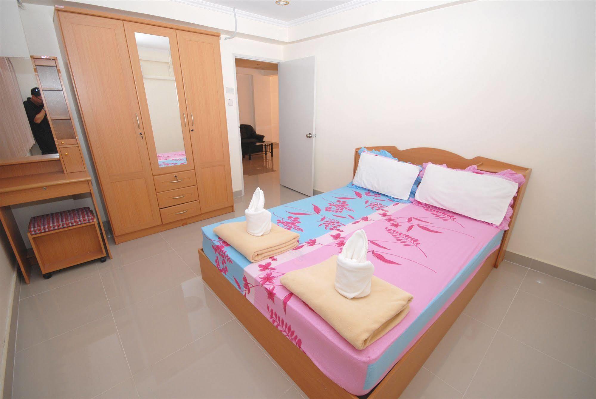 Cozy Loft Hostel Pattaya Exterior photo